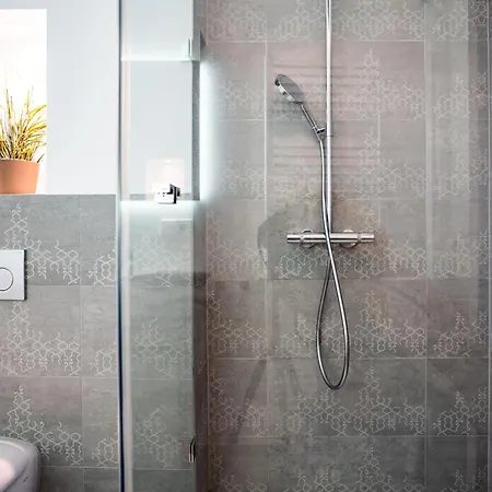 Appartement 2 Bedroom Loft - Whirlpool - Terrasse - Zentral - Wifi - Business - Kaffee - Netflix *