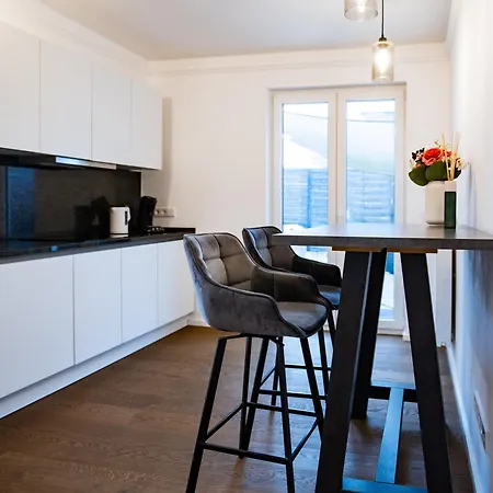 2 Bedroom Loft - Whirlpool - Terrasse - Zentral - Wifi - Business - Kaffee - Netflix *