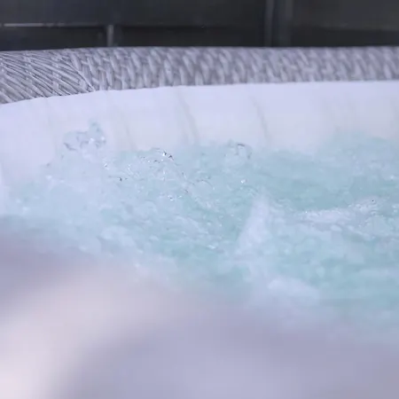 Appartement 2 Bedroom Loft - Whirlpool - Terrasse - Zentral - Wifi - Business - Kaffee - Netflix *